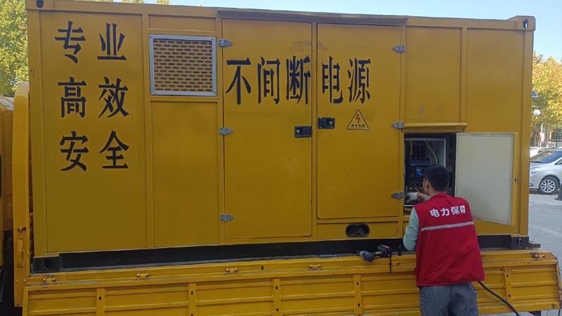 当涂柴油发电机组和UPS电源配合使用时，如何避免切换过程中的电力中断？
